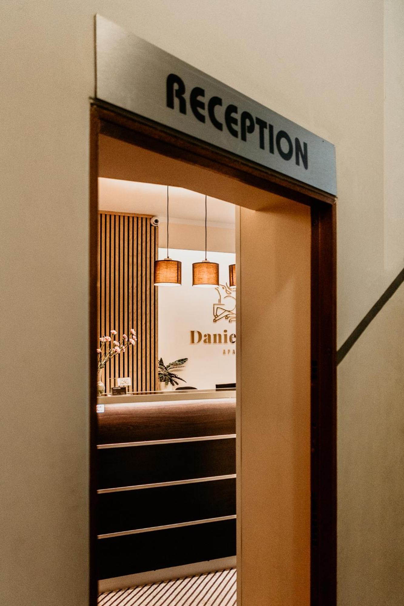 Daniel Griffin Aparthotel By Artery Hotels Krakow Luaran gambar